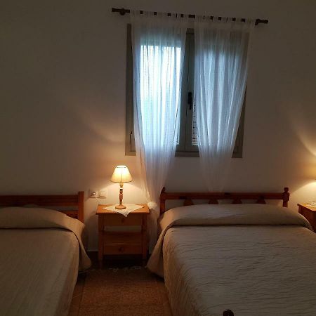 Theo'S Vacation Home Скірос Екстер'єр фото
