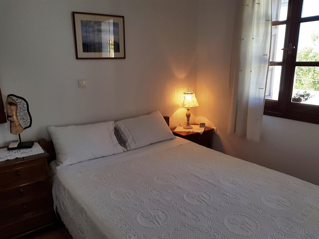 Theo'S Vacation Home Скірос Екстер'єр фото