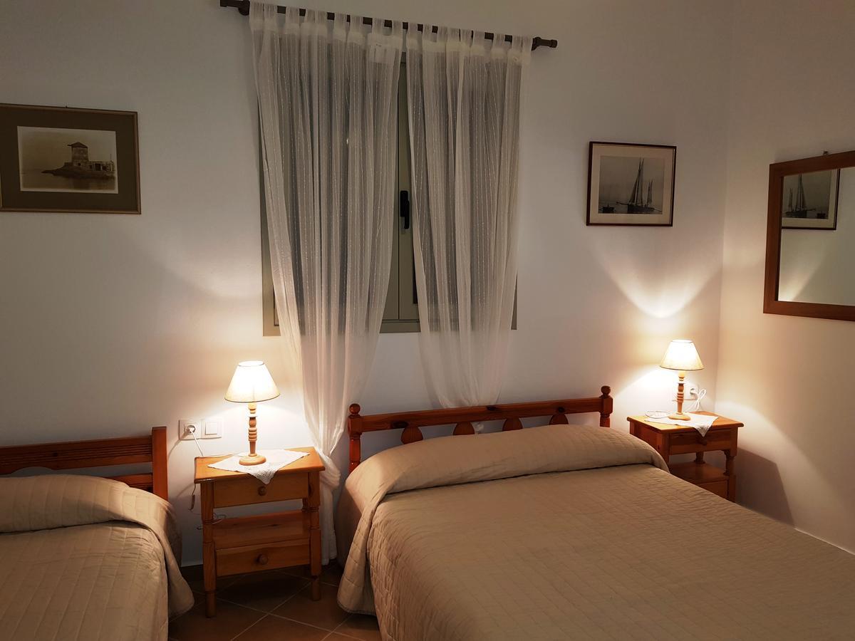 Theo'S Vacation Home Скірос Екстер'єр фото
