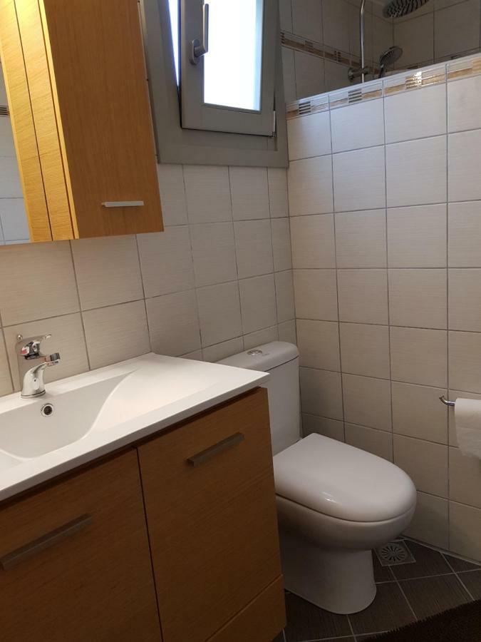 Theo'S Vacation Home Скірос Екстер'єр фото