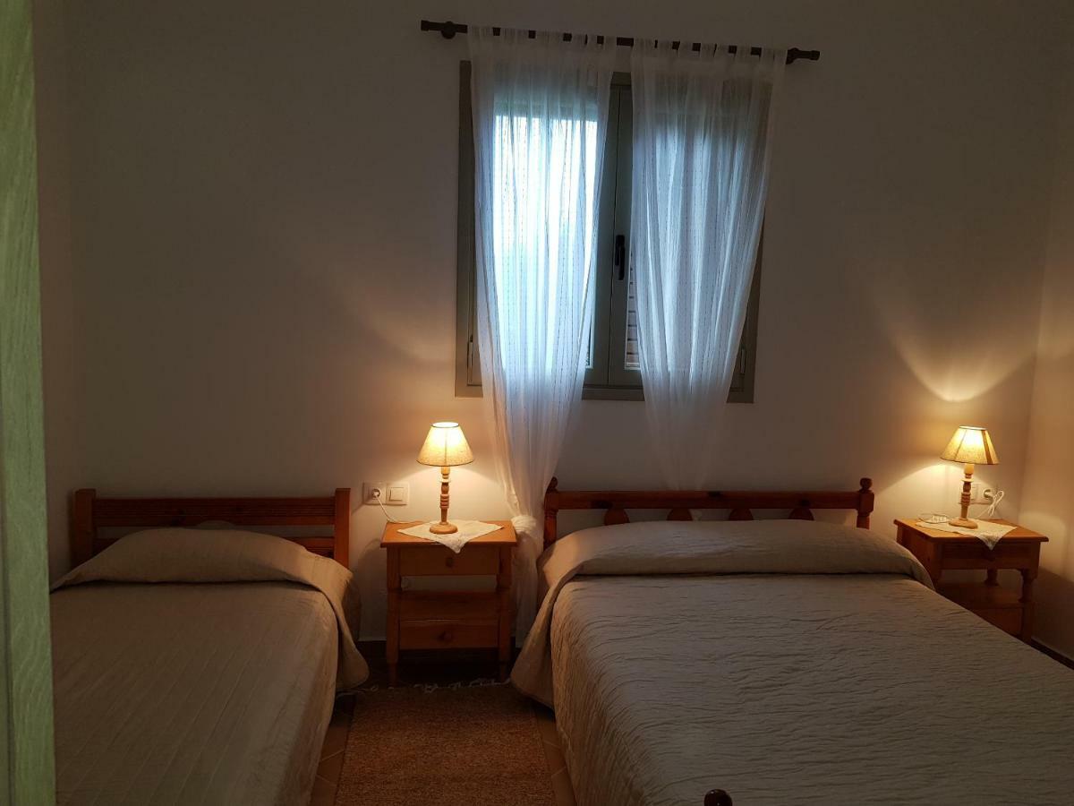 Theo'S Vacation Home Скірос Екстер'єр фото